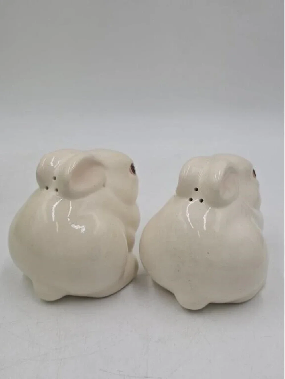 Rare Vintage White Bunny Rabbit Salt & Pepper Shakers Stamped Metlox Calif